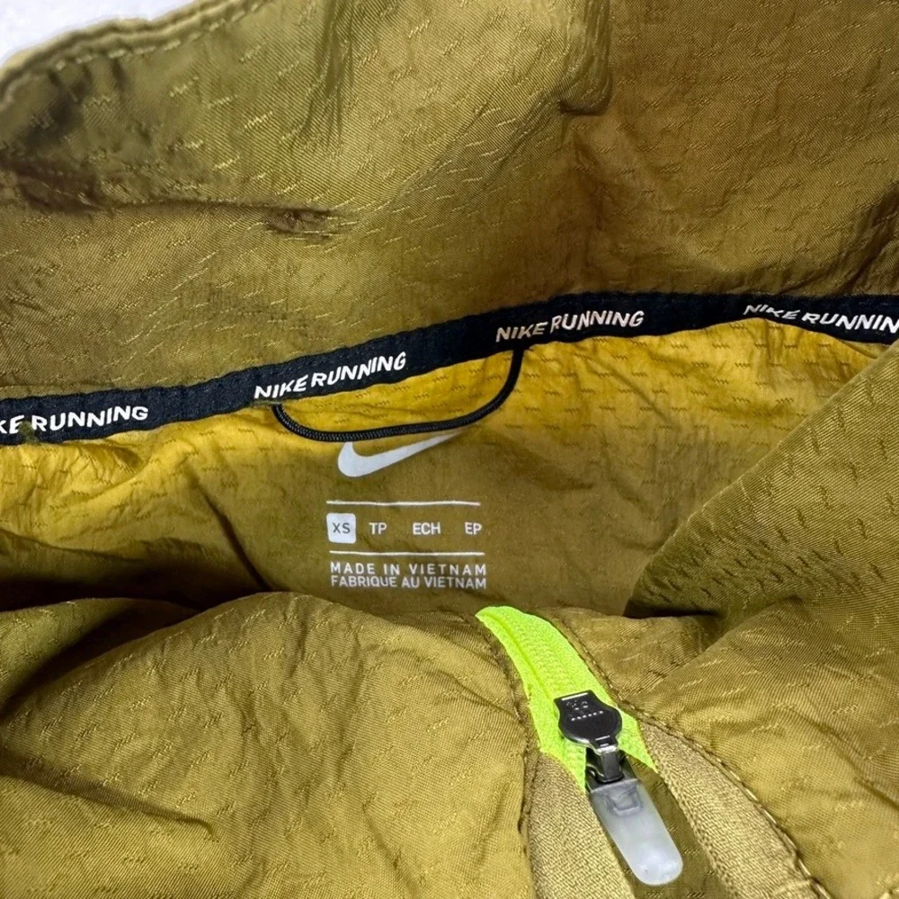 Nike Swoosh Running Jacket‎ Olive Green Dri-FIT Half Zip Pullover XS